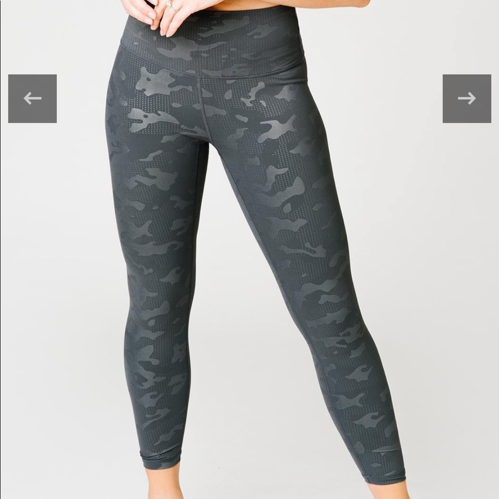 Zyia brushed gray camo 7/8in leggings